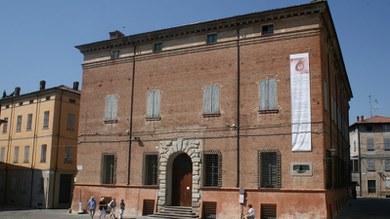 Facciata Palazzo-Barozzi da piazza Contrari - 2.jpg