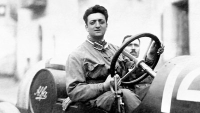 Enzo Ferrari, costruttore di auto sportive (1898-1988)