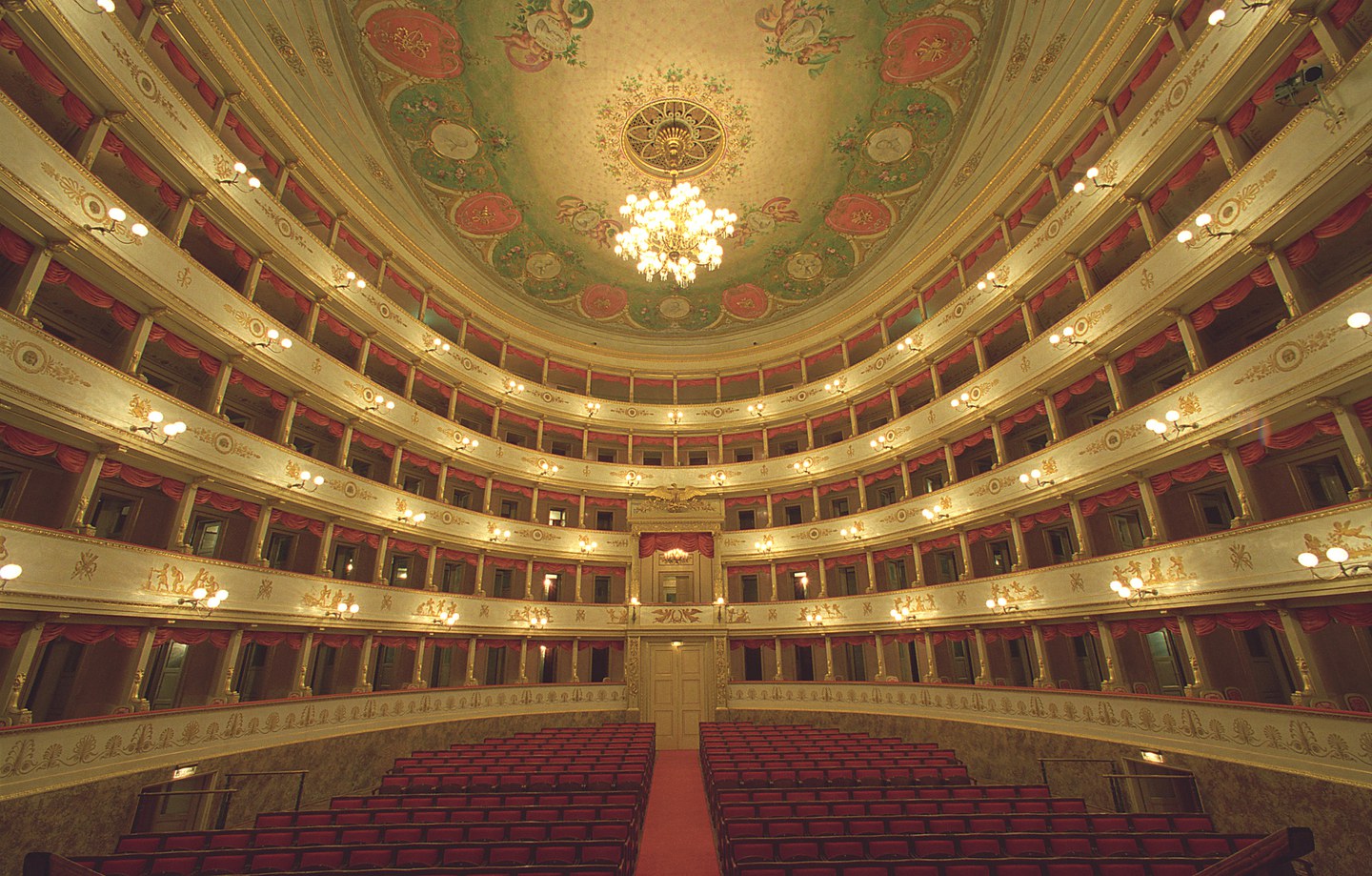 Guided tour of the Pavarotti-Freni Municipal Theater
