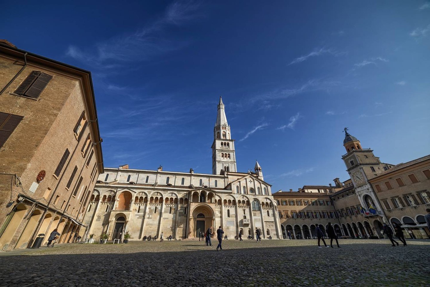 Book your admission hour to the Torre Ghirlandina