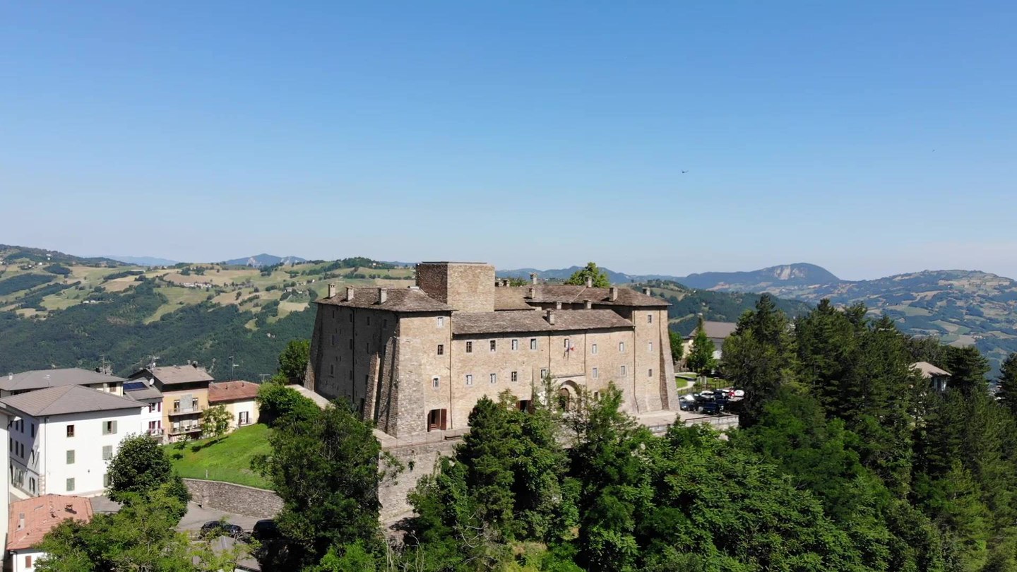 Fortress and Museum of the Republic of Montefiorino and the Italian Resistance - A journey among villas and castles