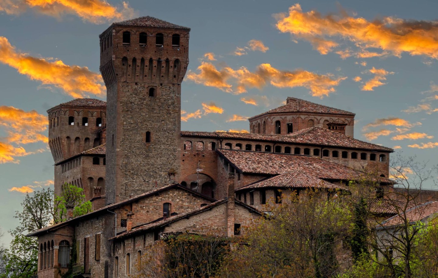 Vignola Castle - A journey among villas and castles