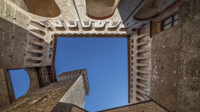 Rocca di Vignola,  vista dal basso, ph.  Nacchio Brothers.jpg