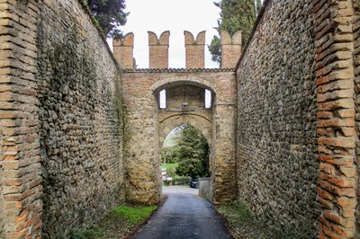 Castello di Serravalle  - Alla scoperta di Ville e Castelli