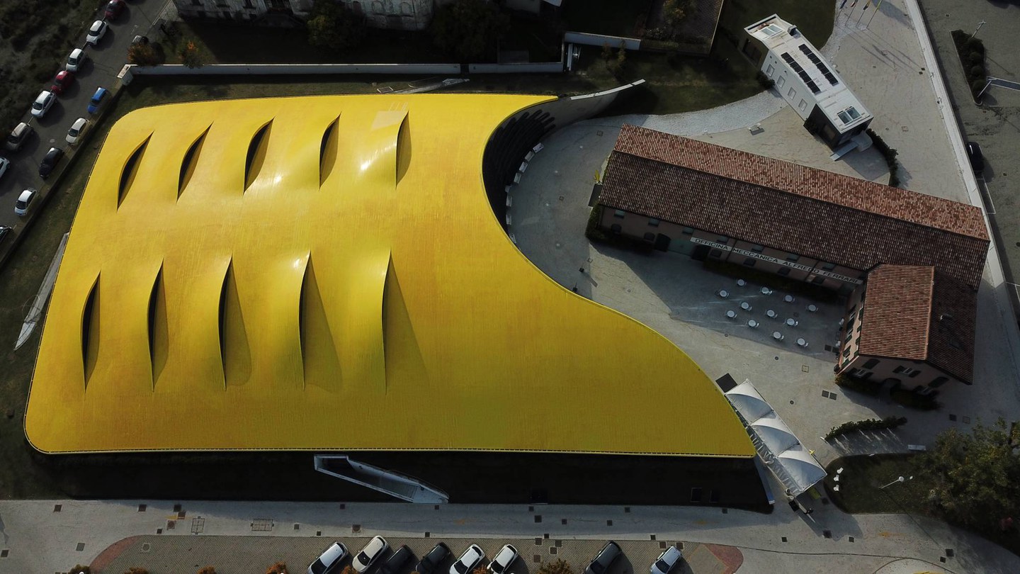 Ingresso al Museo Enzo Ferrari - 30 anni di Modenatur