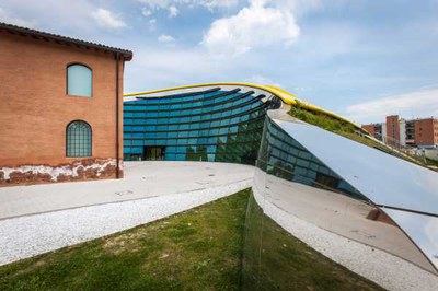 Ingresso al Museo Enzo Ferrari - 30 anni di Modenatur