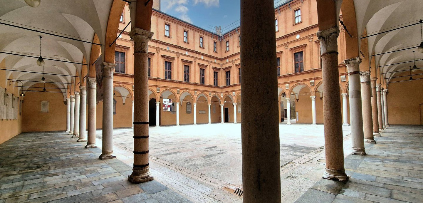 Palazzo dei Pio a Carpi e la Chiesa di San Nicolò - Alla scoperta di ville e castelli