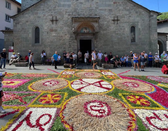 Infiorata del Corpus Domini a Fiumalbo