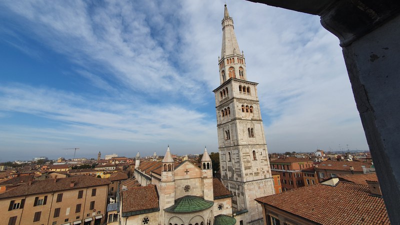 pomeriggio.  Torre Ghirlandina, Piazza Grande, Palazzo Comunale e Acetaia Comunale