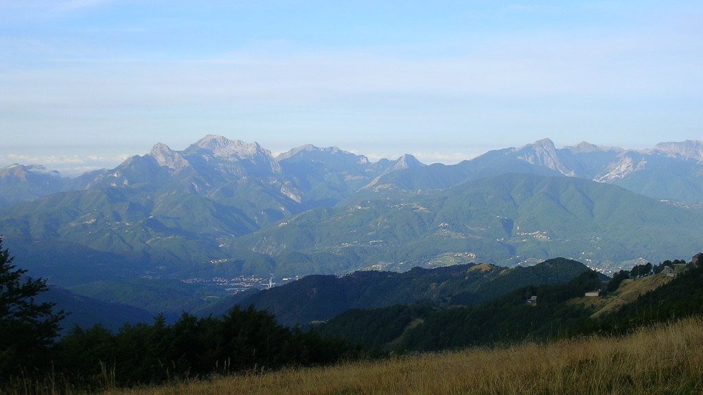 Da San Pellegrino in Alpe (1500m slm)  a Poggio (450m slm)
