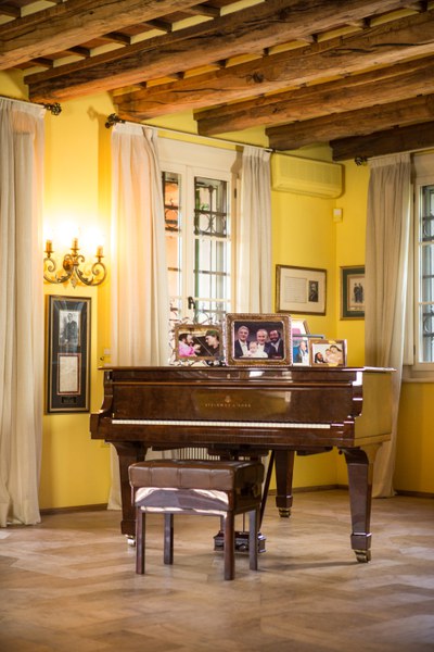 Casa museo Pavarotti il pianoforte.jpg
